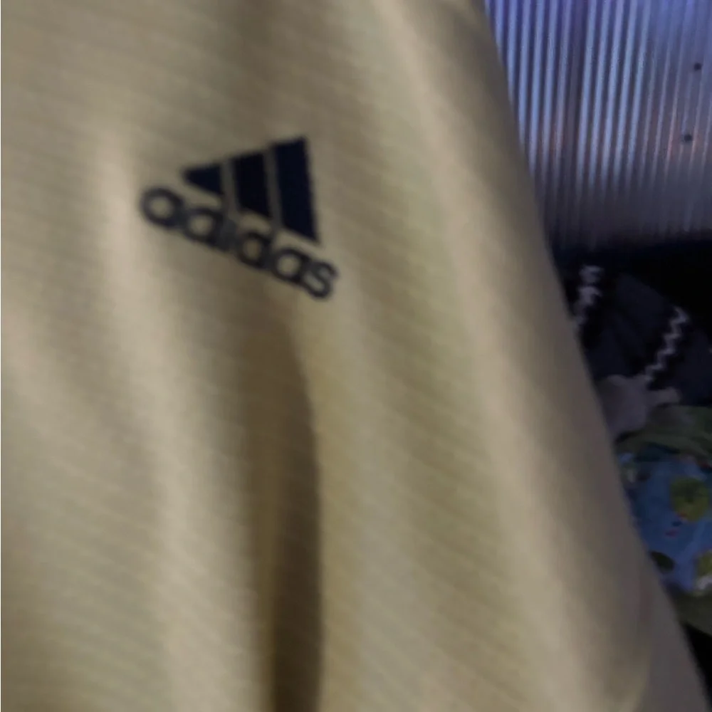 Notre Dame number 9 hockey jersey 
Xlg mens - Picture 7 of 9